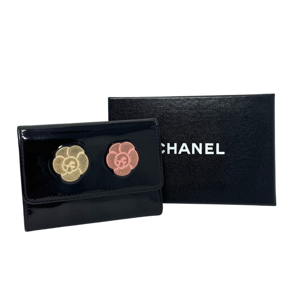 Chanel Vintage Camellia Key Case Black Patent Leather Wallet 95P with Box